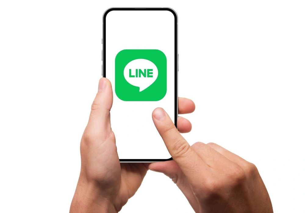 スマートフォンでLINEから予約・お問い合わせをするイメージ画像